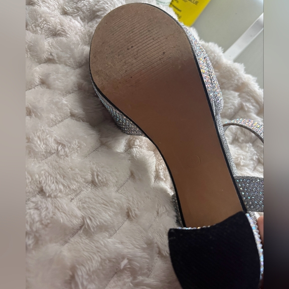 Heels - Picture 5 of 6